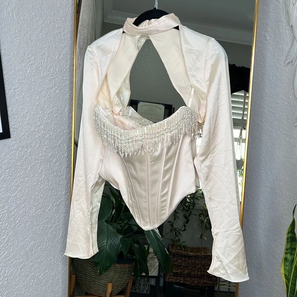 HOUSE OF CB 'Aubrie' Vintage Cream Satin Sleeve Top NWOT - Picture 4 of 9